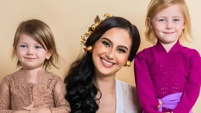 Gaya Kompak Artis dan Anaknya saat Kenakan Kebaya, Jadikan Inspirasi Outfit Tradisional Ibu-Anak