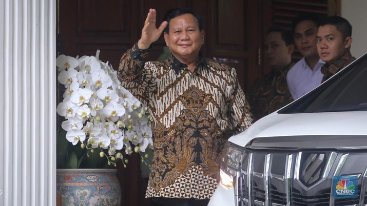 Presiden terpilih periode 2024-2029 Prabowo Subianto di kediamannya Jalan Kertanegara, Jakarta, Kamis (25/4/2024). (CNBC Indonesia/Faisal Rahman)