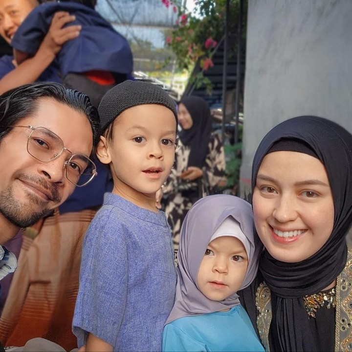 <p>"Tanggal-tanggal cantik yang tidak di rencanakan. Anak pertama laki-laki lahir pada tanggal 19.11.19 dan anak kedua perempuan lahir pada tanggal 20.11.20. Memang rencana Allah paling keren...," tulis Kimberly Ryder, dikutip dari akun Instagram-nya. (Foto: Instagram: @kimberlyryder)</p>