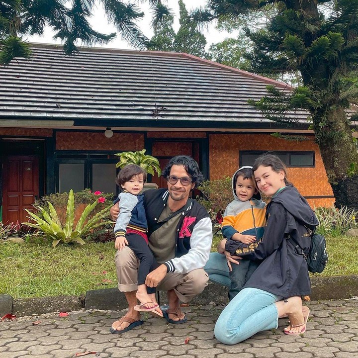 <p>Banyak netizen yang dibuat gemas dengan Rayden dan Aisyah nih, Bunda. Bahkan ada yang menyebut bahwa meski memiliki wajah bule, kedua anaknya memiliki nama yang sangat Indonesia. (Foto: Instagram: @kimberlyryder)</p>