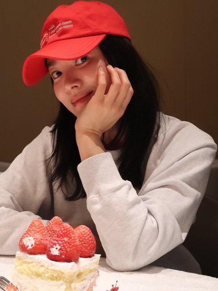 Kerap tampil 'all-out' di hadapan publik, sang aktris juga membagikan beberapa potretnya tanpa menggunakan makeup atau 'bare face' melalui laman Instagram pribadinya./ Foto: instagram.com/kyo1122