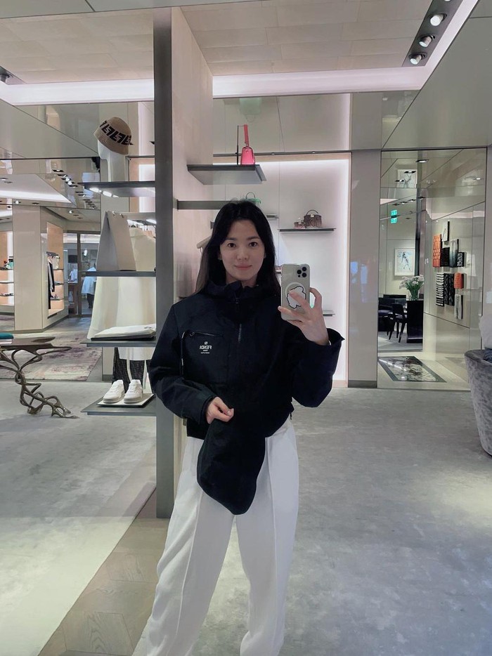 Song Hye Kyo merupakan salah satu aktris asal Korea Selatan yang dikenal dengan bakat serta visual-nya yang luar biasa, terlebih di usianya yang sudah memasuki kepala empat./ Foto: instagram.com/kyo1122