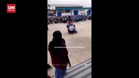 VIDEO: Kesurupan Massal di Pabrik, Ratusan Karyawan Panik Berhamburan