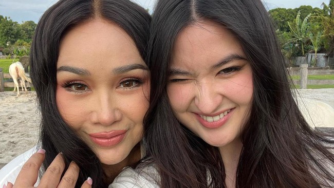 Titi DJ Puji Tunangan Stephanie Poetri, Sebut Putrinya Mungkin Menikah Tahun Depan