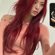 6 Tampilan Menawan Selebriti Korea dalam Outfit Baby Pink yang Manis