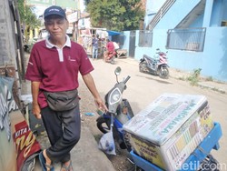 Kisah Penjual Es Lilin yang Semangat Mencari Rezeki di Usia Senja