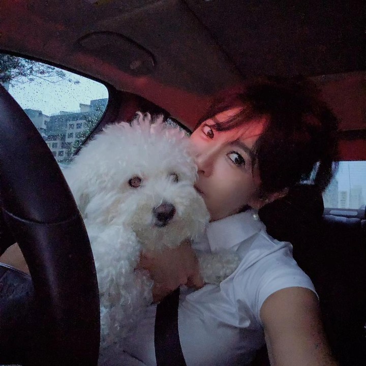 <p>Ya, Cha Young Joo memiliki media sosial Instagram pribadi dan aktif menggunakannya. Di sana, ia kerap membagikan potret-potret keseharian termasuk menghabiskan waktu bersama anak-anaknya. (Foto: Instagram @shin_jaewon77, @shin_jaewon77, dan @cha_youngjoo)<br /><br /><br /></p>