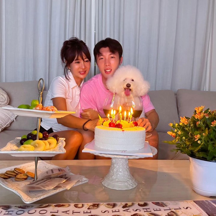 <p>Cha Young Joo memiliki media sosial Instagram pribadi dan aktif menggunakannya. Di sana, ia kerap membagikan potret-potret keseharian termasuk menghabiskan waktu bersama anak-anaknya. (Foto: Instagram @shin_jaewon77, @shin_jaewon77, dan @cha_youngjoo)</p>