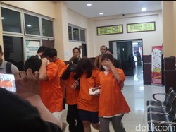 Celetukan Chandrika Chika Saat Digiring ke Lido