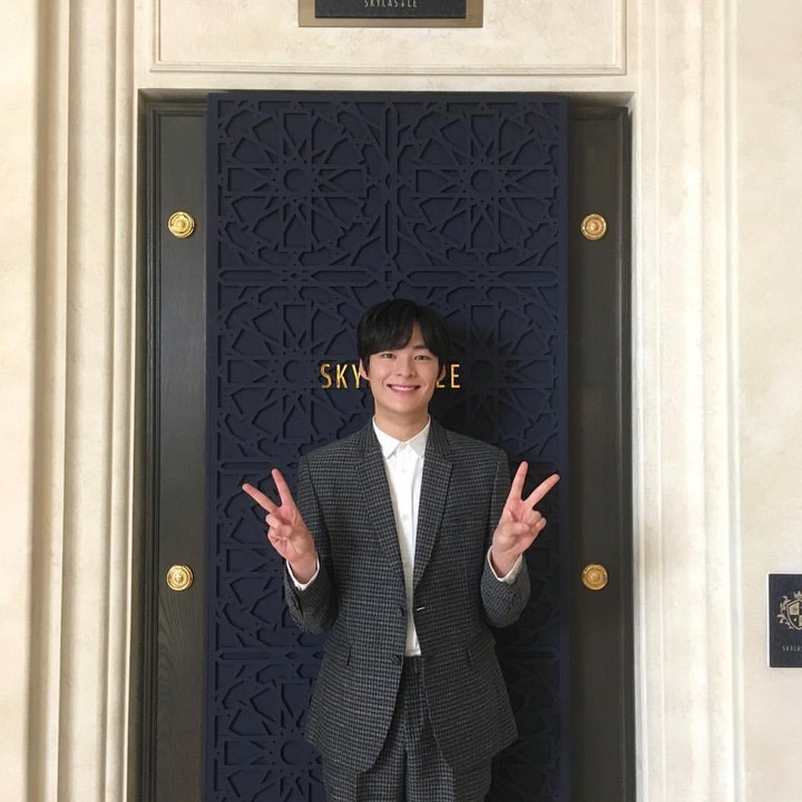 <p>Di tahun 2018 lalu, nama Song Geon Hee makin dikenal penonton saat ia tergabung dalam jejeran bintang drama fenomenal <em>Sky Castle</em>. Kemampuan akting dari Geon Hee dan para pemain dari drama ini banyak dipuji para penonton, lho (Foto: Instagram @songgeonhee)</p>