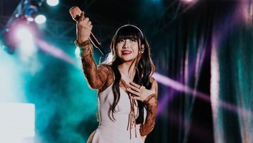 KOMENTAR NETIZEN SOAL KISAH YANG DIANGKAT GHEA DI MV