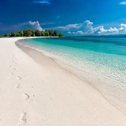Indonesia Punya Pantai Pasir Putih Terhalus di Dunia, Inilah Potretnya!
