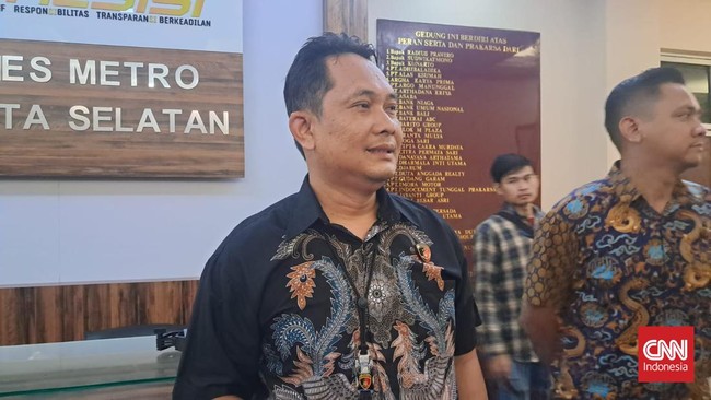 Eks Kasatreskrim Polres Jaksel AKBP Bintoro membantah memeras Rp20 miliar terhadap tersangka kasus pembunuhan yang juga anak bos Prodia.