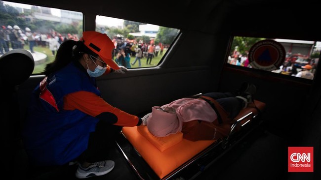 FOTO: Simulasi Hadapi Bencana yang Libatkan Warga dan Anak di Jakarta