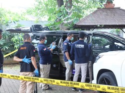 Rekaman CCTV Polisi Manado Diduga Bunuh Diri dalam Alphard hingga Tabrak Mobil