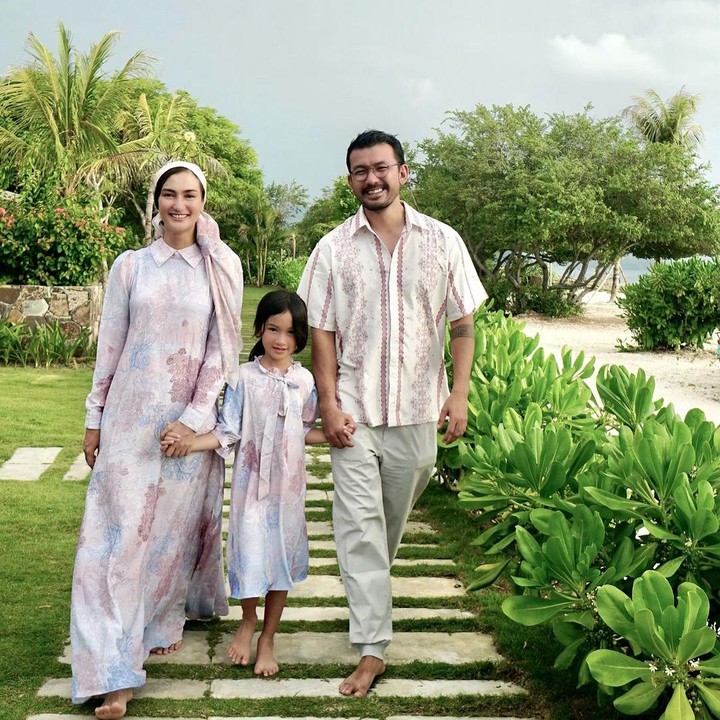 <p>Banyak netizen yang dibuat gemas dengan Salma dan keluarga nih, Bunda. Tidak sedikit yang mendoakan agar mereka selalu diberikan kebahagiaan. (Foto: Instagram: @riodewanto)</p>