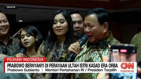 VIDEO: Prabowo Bernyanyi Di Perayaan Ultah Istri Kasad Era Orba