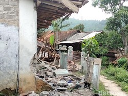 3 Rumah Warga Ambruk Akibat Pergerakan Tanah di Cianjur