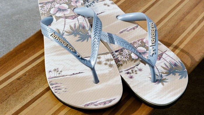 Sambut Musim Panas, Intip Koleksi Sandal Kolaborasi Maison Kitsune dan Havaianas