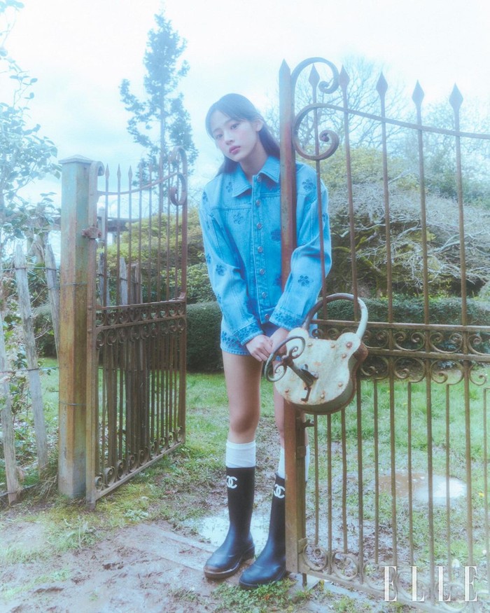 Sementara itu, Minji kini juga disibukkan dengan persiapan comeback bersama NewJeans yang agendanya dimulai dengan perilisan musik video baru pada (27/4) hingga puncaknya pada Juni mendatang./ Foto: instagram.com/ellekorea