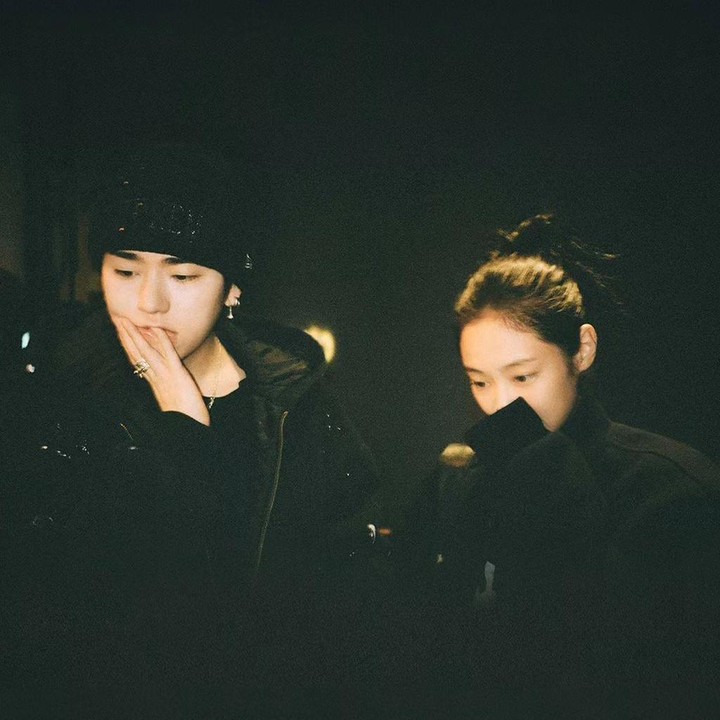 <p><em>SPOT!</em> sendiri adalah lagu bergenre hip-hop yang memperlihatkan momen saat sepasang teman tidak sengaja bertemu di sebuah pesta malam. (Foto: Instagram @woozico0914)</p>