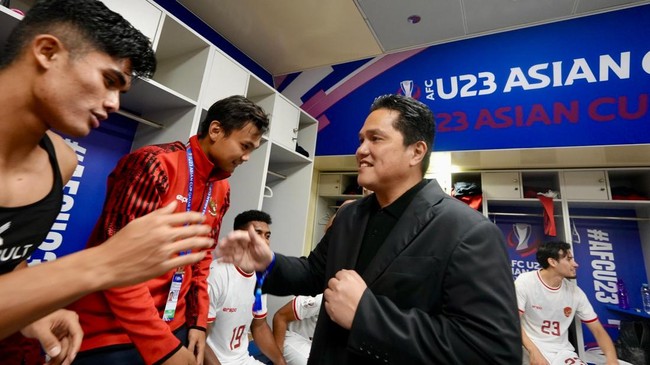 Ketua Umum PSSI Erick Thohir memberikan letupan semangat kepada pemain Timnas Indonesia U-23 usai menyingkirkan Korea Selatan di perempat final Piala Asia U-23.