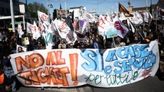 FOTO: Aksi Protes Warga Lokal soal BIaya Masuk Turis ke Venesia