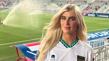 img-title Pesona Bernice Mengers Pacar Ivar Jenner, Hadir di Stadion Setiap Timnas Main