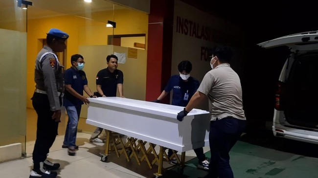 Hasil rontgen menunjukkan tidak ada anak peluru di dalam rongga kepala. Lalu hasil CT scan menunjukkan terdapat patah tulang-tulang kepala.