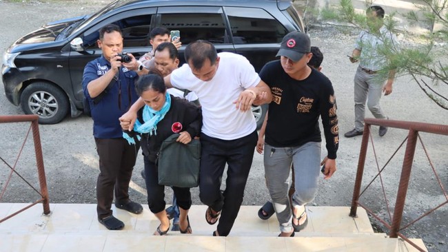 Polres Nias Selatan menangkap Kepala SMK Negeri 1 Siduaori Kecamatan Siduaori karena diduga menganiaya siswa hingga meninggal.