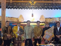 Yusril Ketemu Gibran di Solo Sambil Nonton Wayang Kulit, Ini yang Dibahas