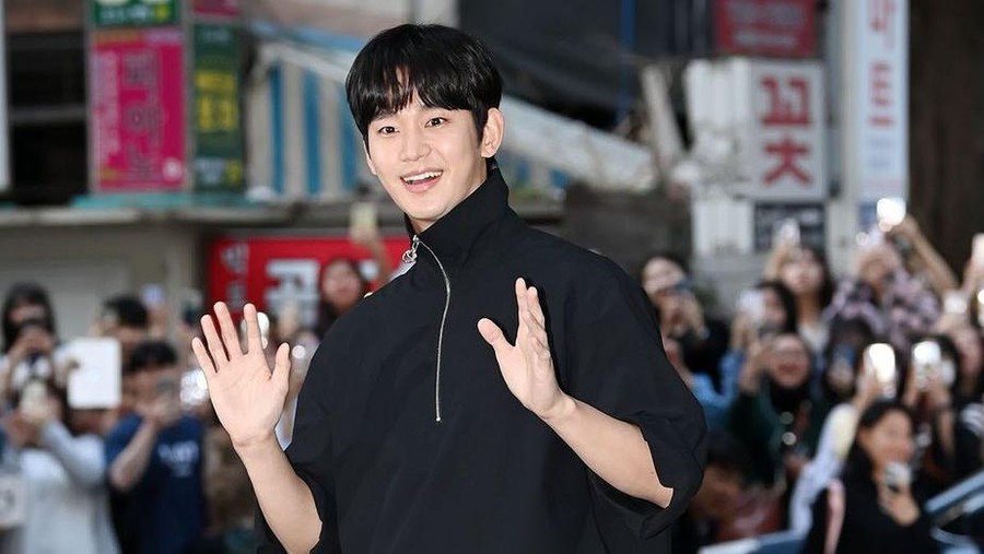 Kim Soo Hyun Datang ke Pesta Jelang Episode Terakhir 'Queen of Tears'