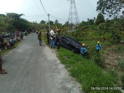 Nyungsep Mobil Pencuri Kabel di Siantar saat Kabur dari Warga