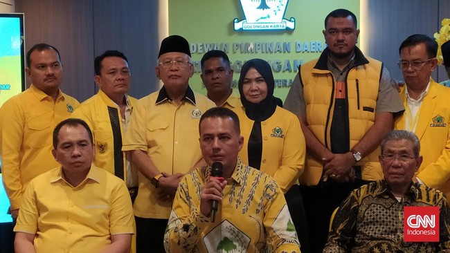 Ketua Umum Golkar Bahlil mencopot Musa Rajekshah dari Ketua DPD Sumut. Sekretaris Partai juga mengundurkan diri.