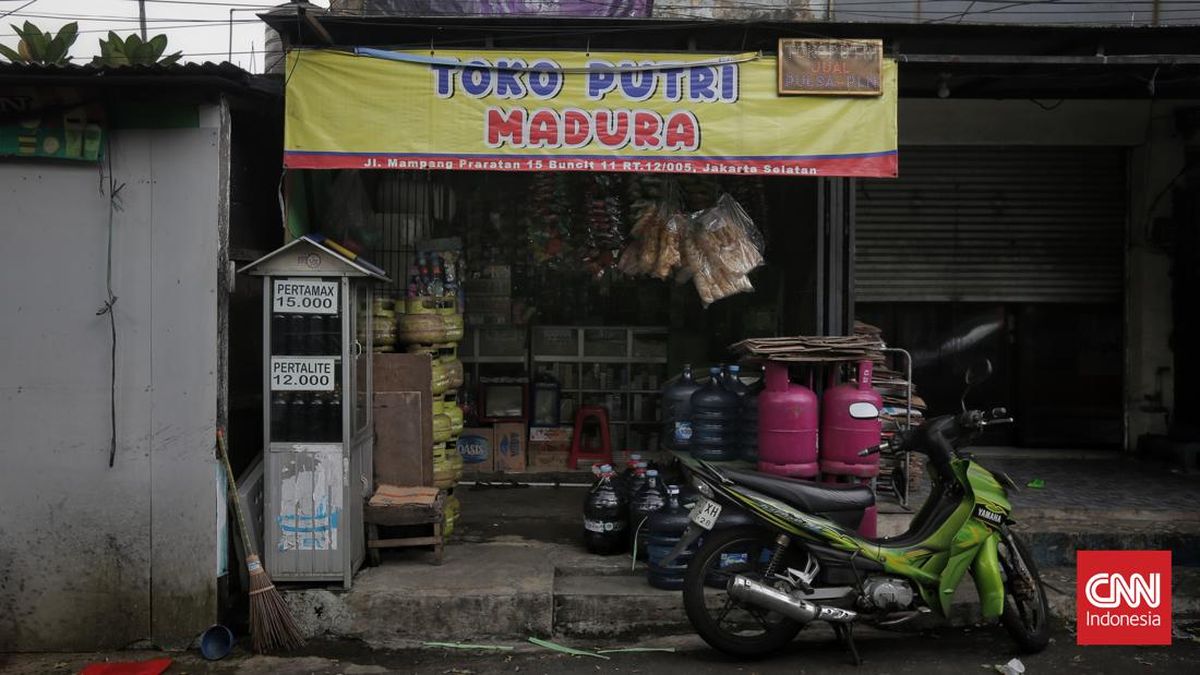 FOTO: Warung Madura Tetap Buka 24 Jam di Tengah Polemik