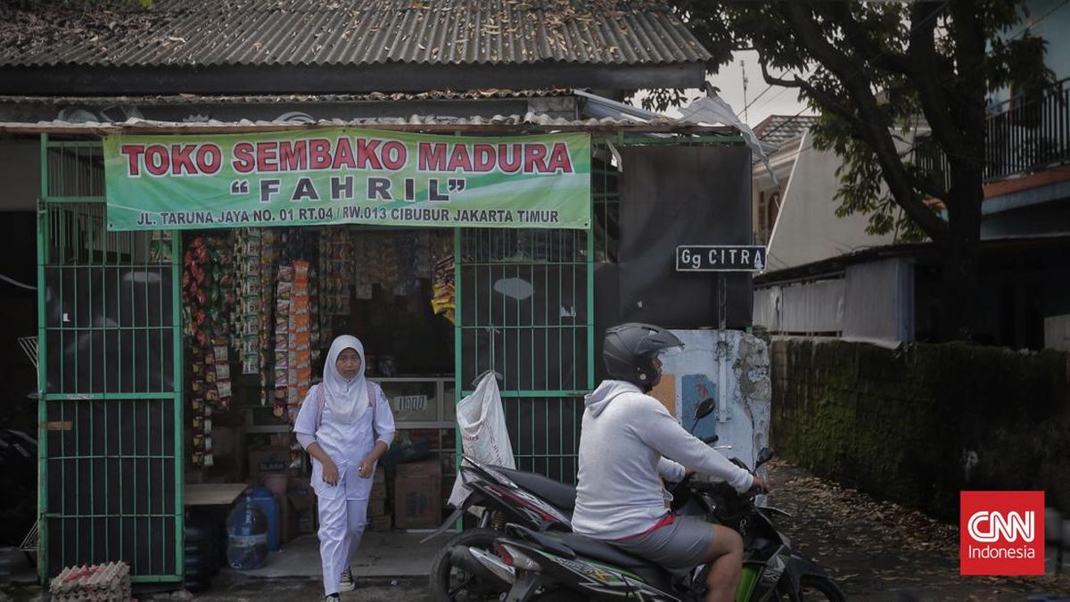 FOTO: Warung Madura Tetap Buka 24 Jam di Tengah Polemik