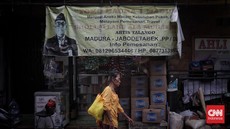 FOTO: Warung Madura Tetap Buka 24 Jam di Tengah Polemik