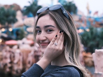 Deretan Nama Artis Indonesia Keturunan Manado dan Arti, Beserta 30 Ide Rangakaiannya