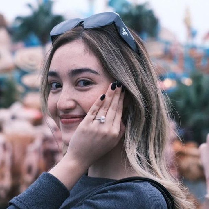 <p>Kabar bahagia datang dari artis Ranty Maria yang baru saja dilamar sang kekasih, Rayn Wijaya, di hari ulang tahunnya. Momen itu dibagikan langsung oleh keduanya lewat akun Instagram pribadi mereka. (Foto: Instagram@raynwijaya26)</p>