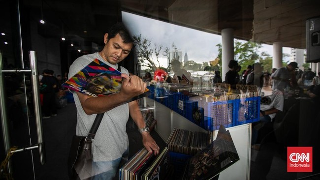 FOTO: Berburu Kaset dan Vinyl di Record Store Day Indonesia 2024
