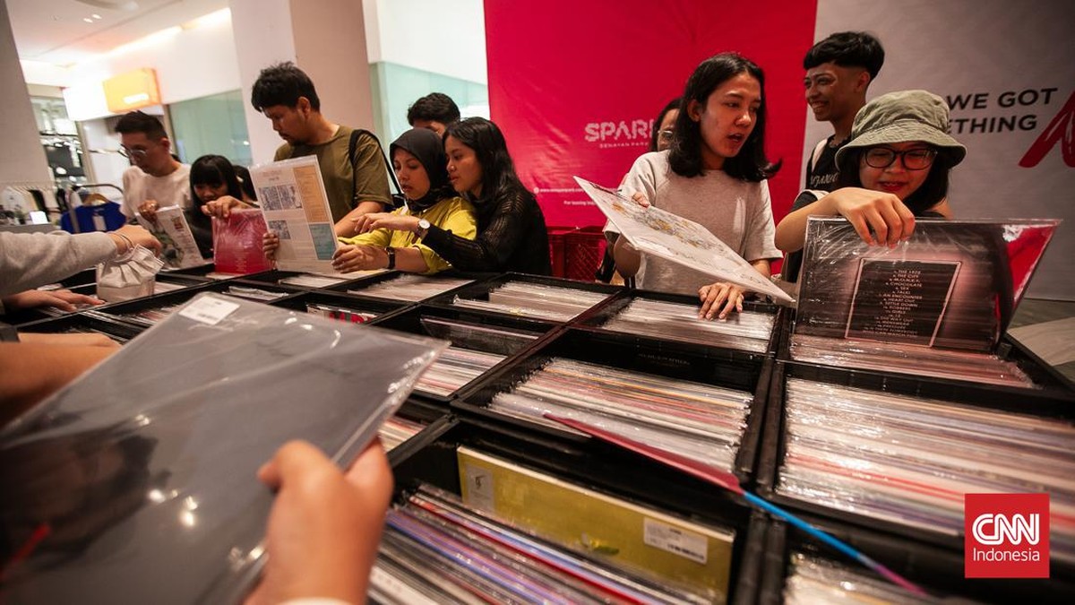 FOTO: Berburu Kaset dan Vinyl di Record Store Day Indonesia 2024