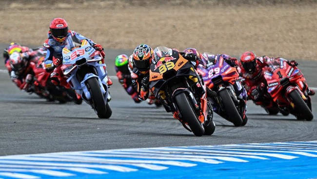 Jorge Martin menang Sprint Race MotoGP Spanyol 2024 dalam balapan yang penuh drama dan banyak pembalap jatuh saat memperebutkan posisi podium di Sirkuit Jerez.