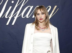 Suki Waterhouse Eksis di Red Carpet Setelah Lahirkan Anak Robert Pattinson