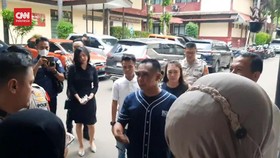 VIDEO: Keluarga Brigadir RA Cek Kondisi Jenazah di RS Polri