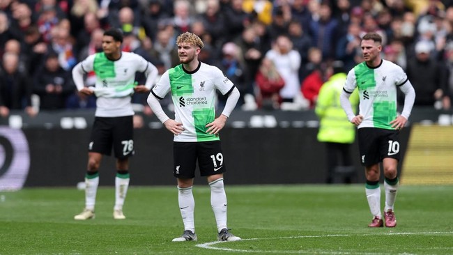 Liverpool semakin sulit meraih gelar juara Liga Inggris usai bermain imbang 2-2 melawan West Ham United di Stadion London, Sabtu (27/4) malam WIB.