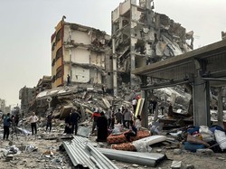 Tangis Bahagia Warga Palestina Saat Hamas Setujui Gencatan Senjata di Gaza