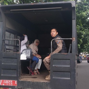 Identitas dan Tampang Emak-emak yang Maksa Minta Sedekah di Bogor