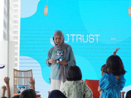 7 Potret Bunda & Si Kecil Nikmati Story Telling di Event Halal Bihalal HaiBunda x J TRUST BANK