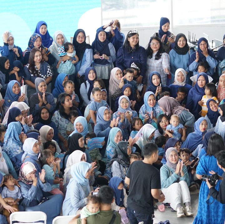 <p>Acara ini diselenggarakan di Ganara Art Space, fX Sudirman, Jakarta, pada Minggu (28/4/2024). Bukan sekadar meet up bersama para Bunda usai merayakan Idul Fitri, ada talk show dan story telling juga, lho. (Foto: HaiBunda/ Muhammad Hafizh Muharrom)</p>