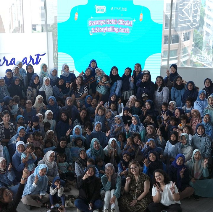 <p>HaiBunda bersama J TRUST BANK kembali lagi mengadakan acara yang tak kalah seru dari sebelumnya. Kali ini, Bubun mengajak para member HaiBunda Squad dan Si Kecil hadir dalam acara halal bihalal bersama J TRUST BANK. (Foto: HaiBunda/ Muhammad Hafizh Muharrom)</p>